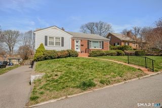 45 Mansfield Road, New London, CT 06320