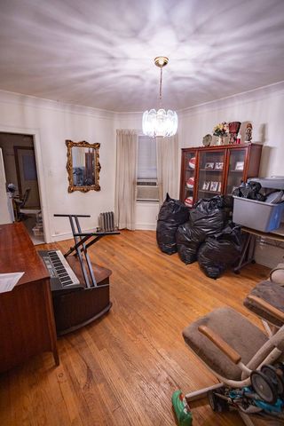 8419 S Maryland Avenue, Chicago, IL 60619