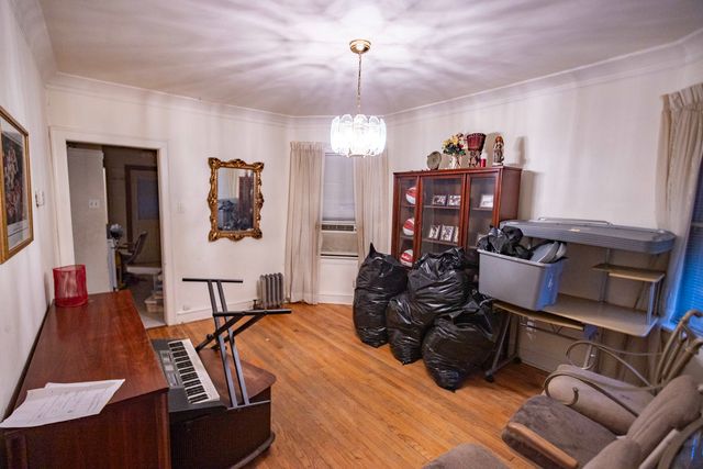 8419 S Maryland Avenue, Chicago, IL 60619