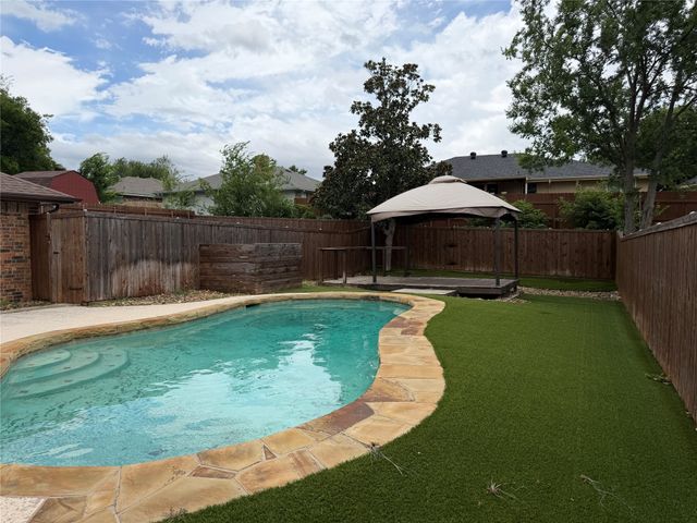 1716 Rosemeade Circle, Carrollton, TX 75007