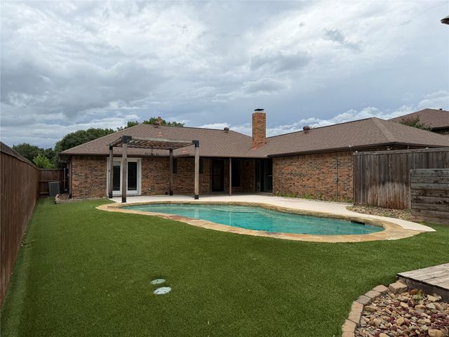 1716 Rosemeade Circle, Carrollton, TX 75007
