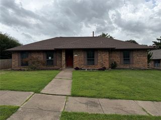 1716 Rosemeade Circle, Carrollton, TX 75007
