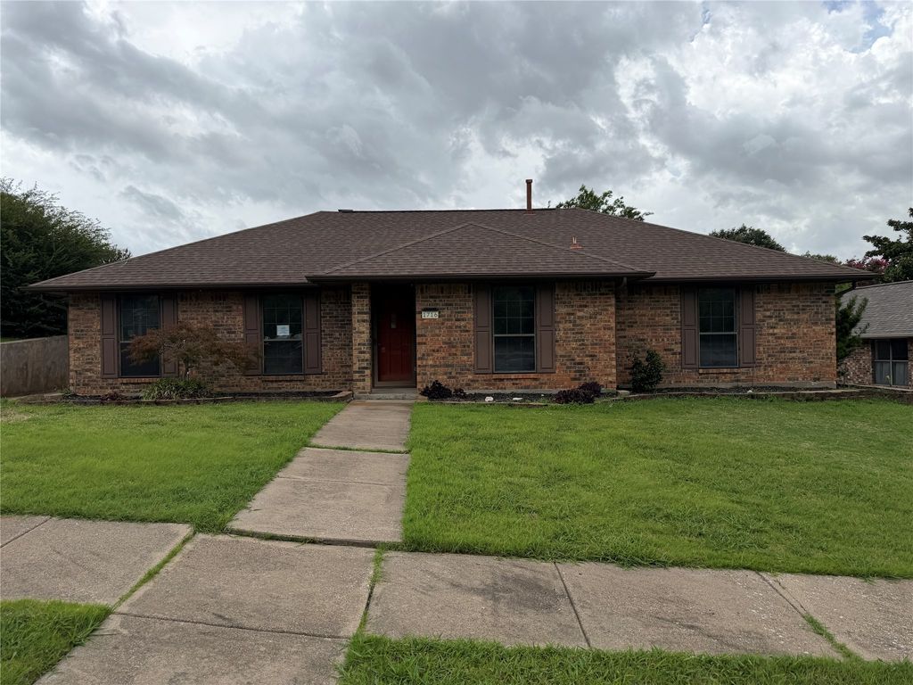 1716 Rosemeade Circle, Carrollton, TX 75007