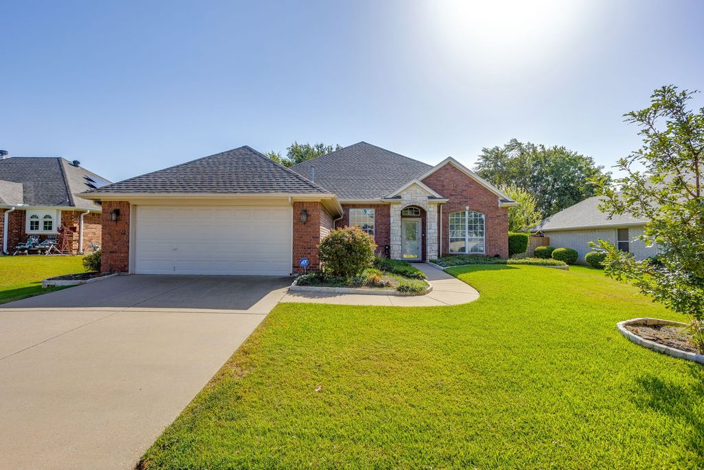 348 Marine Lane, Saginaw, TX 76179 — exterior