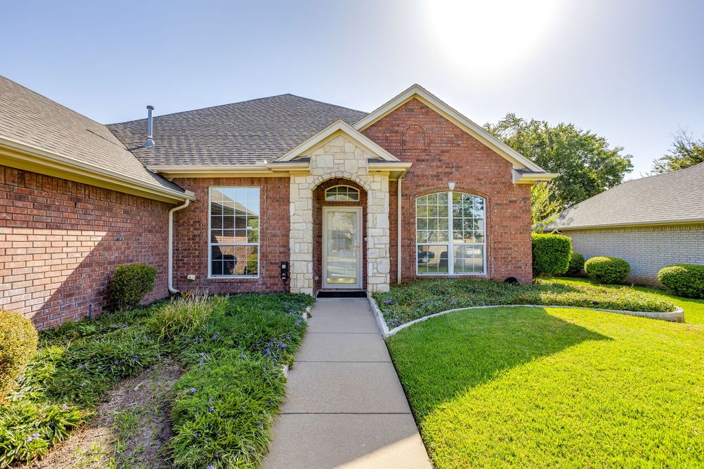 348 Marine Lane, Saginaw, TX 76179 — photo 3