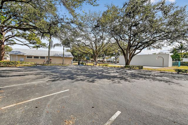 184 Greentree Circle, Jupiter, FL 33458