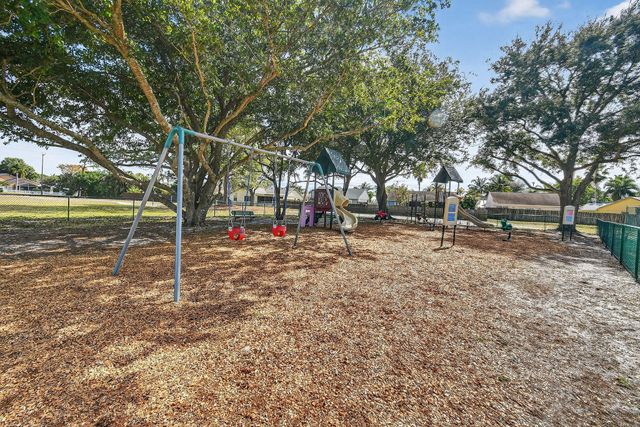 184 Greentree Circle, Jupiter, FL 33458