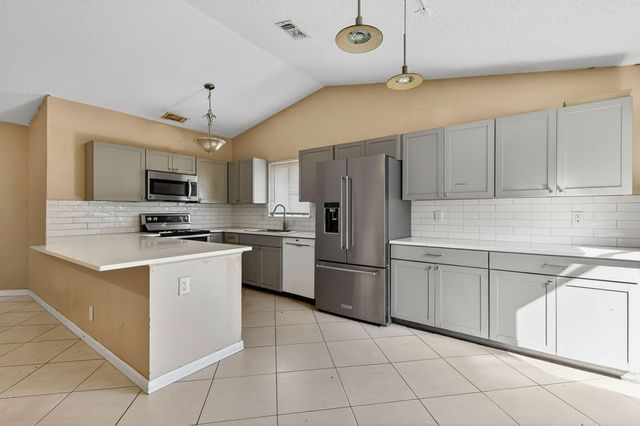 184 Greentree Circle, Jupiter, FL 33458