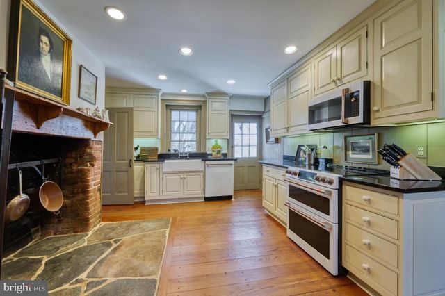 38678 PIGGOTT BOTTOM RD, Hamilton, VA 20158
