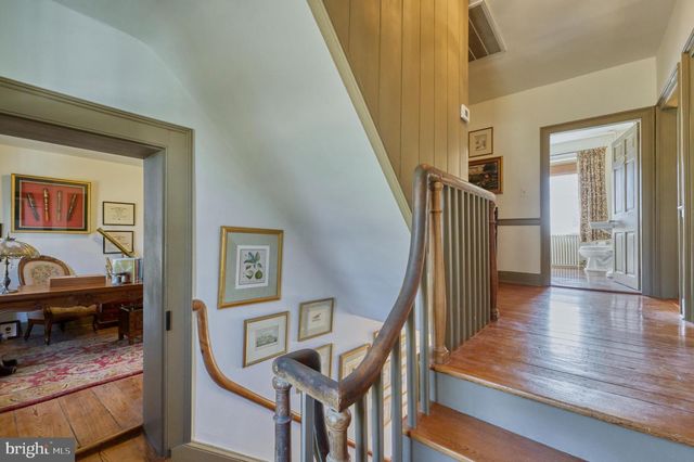 38678 PIGGOTT BOTTOM RD, Hamilton, VA 20158