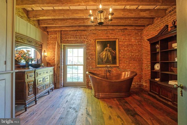 38678 PIGGOTT BOTTOM RD, Hamilton, VA 20158