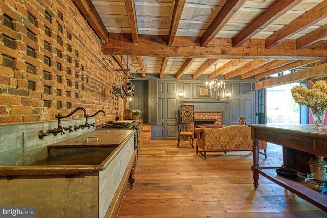 38678 PIGGOTT BOTTOM RD, Hamilton, VA 20158