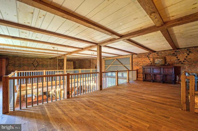 38678 PIGGOTT BOTTOM RD, Hamilton, VA 20158