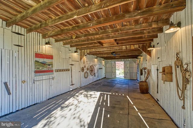 38678 PIGGOTT BOTTOM RD, Hamilton, VA 20158