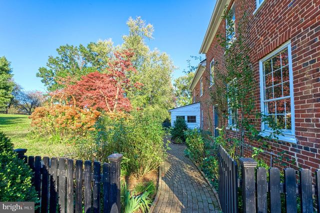38678 PIGGOTT BOTTOM RD, Hamilton, VA 20158