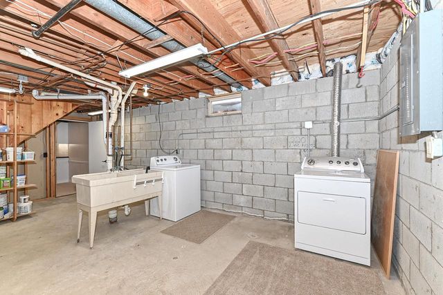 3327 Southwood DRIVE, Racine, WI 53406