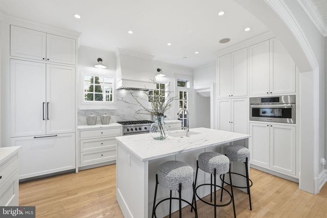 5 OXFORD ST, Chevy Chase, MD 20815