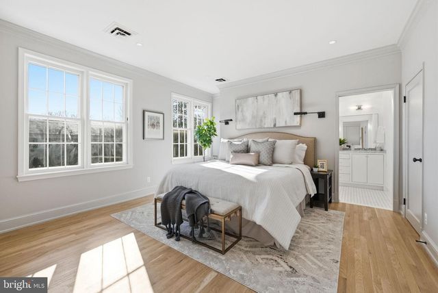 5 OXFORD ST, Chevy Chase, MD 20815