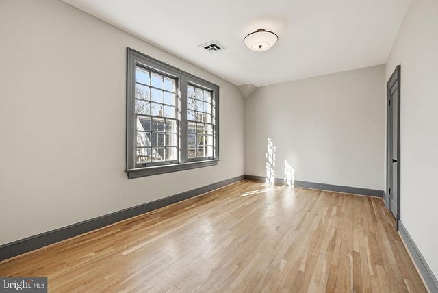 5 OXFORD ST, Chevy Chase, MD 20815