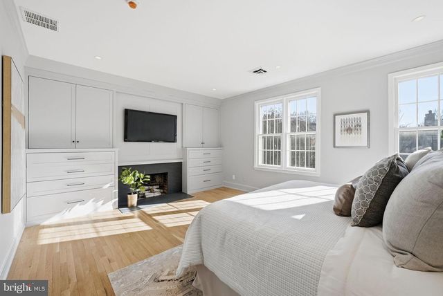 5 OXFORD ST, Chevy Chase, MD 20815