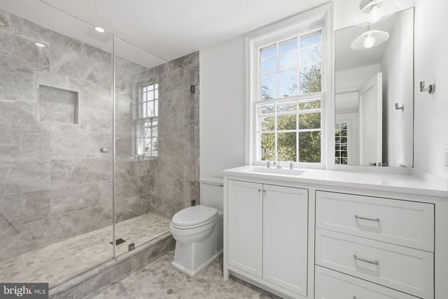 5 OXFORD ST, Chevy Chase, MD 20815