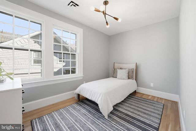 5 OXFORD ST, Chevy Chase, MD 20815