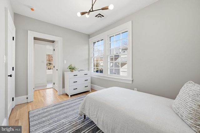 5 OXFORD ST, Chevy Chase, MD 20815