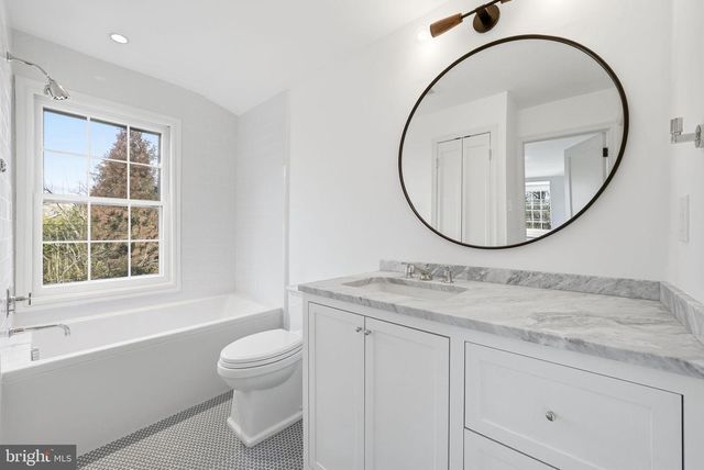 5 OXFORD ST, Chevy Chase, MD 20815