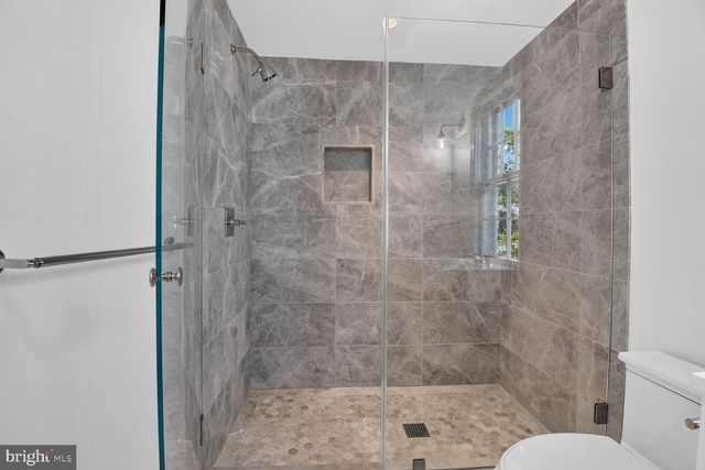 5 OXFORD ST, Chevy Chase, MD 20815