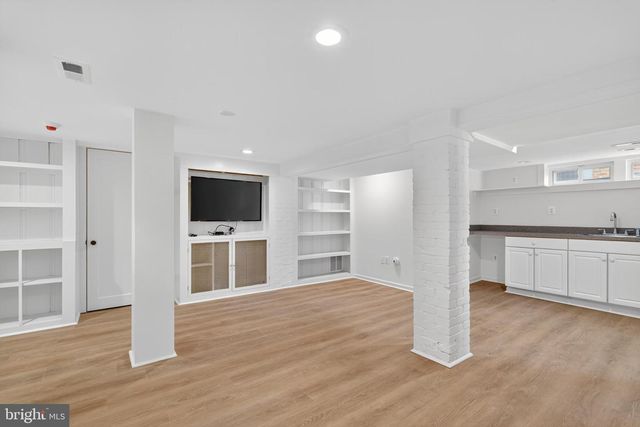5 OXFORD ST, Chevy Chase, MD 20815