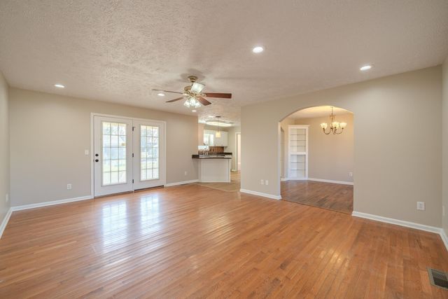 155 GREENWOOD AVE, Savannah, TN 38372