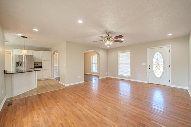 155 GREENWOOD AVE, Savannah, TN 38372