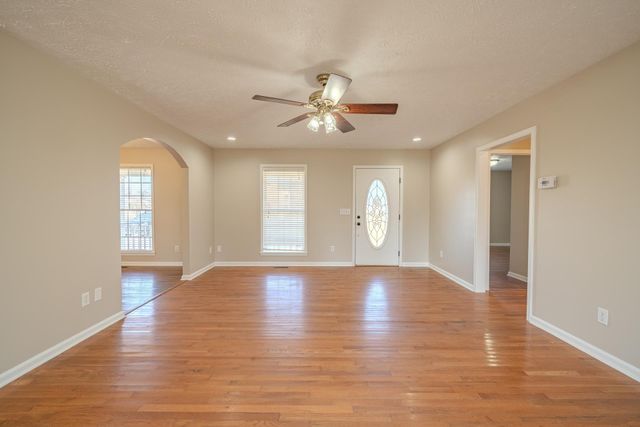 155 GREENWOOD AVE, Savannah, TN 38372