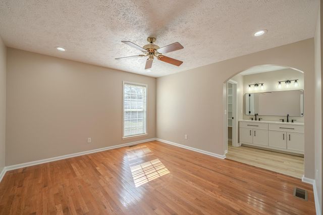 155 GREENWOOD AVE, Savannah, TN 38372