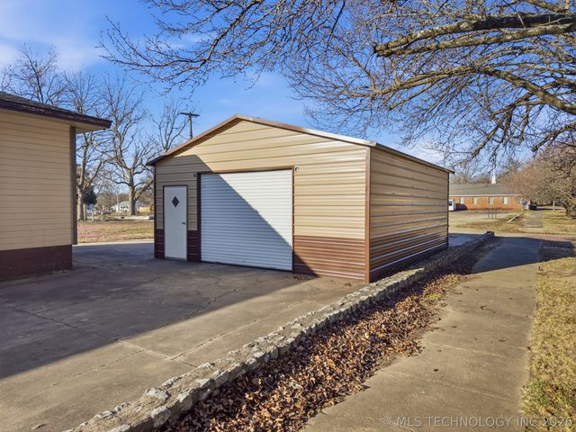 201 S Choctaw Avenue, Haskell, OK 74436
