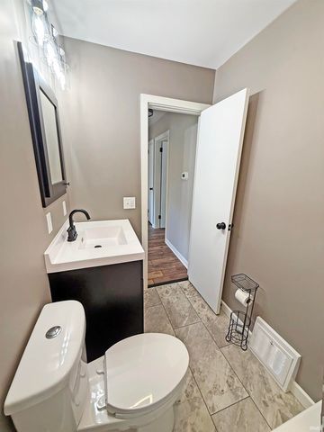 4550 Sweetser Avenue, Evansville, IN 47714