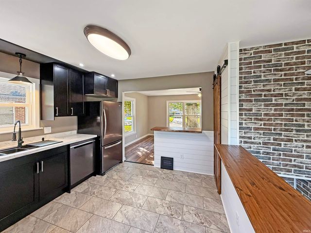 4550 Sweetser Avenue, Evansville, IN 47714