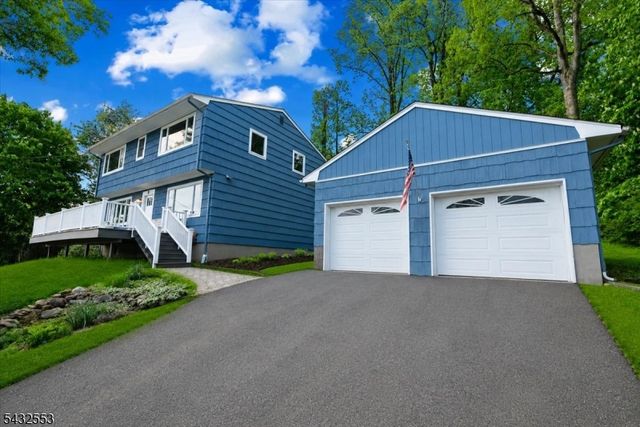 8 Cove Rd, Hopatcong Boro, NJ 07843