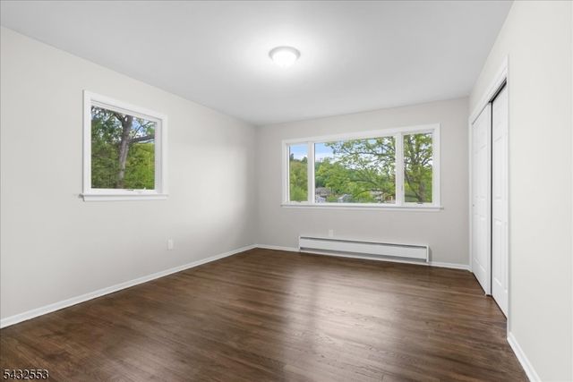 8 Cove Rd, Hopatcong Boro, NJ 07843