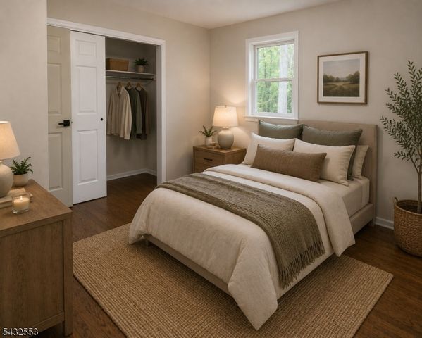 8 Cove Rd, Hopatcong Boro, NJ 07843