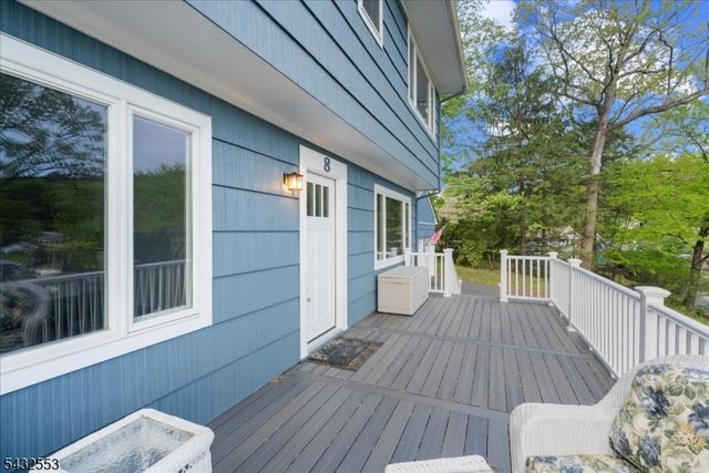 8 Cove Rd, Hopatcong Boro, NJ 07843
