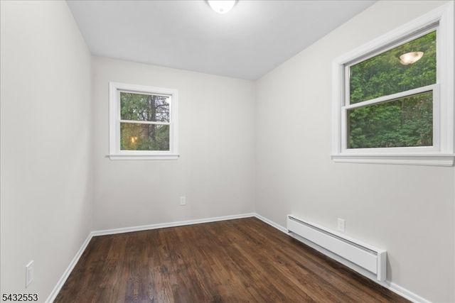 8 Cove Rd, Hopatcong Boro, NJ 07843