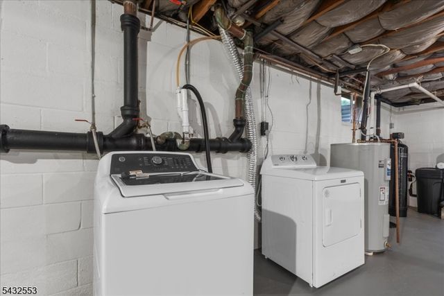 8 Cove Rd, Hopatcong Boro, NJ 07843