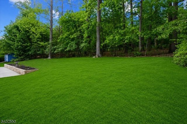 8 Cove Rd, Hopatcong Boro, NJ 07843
