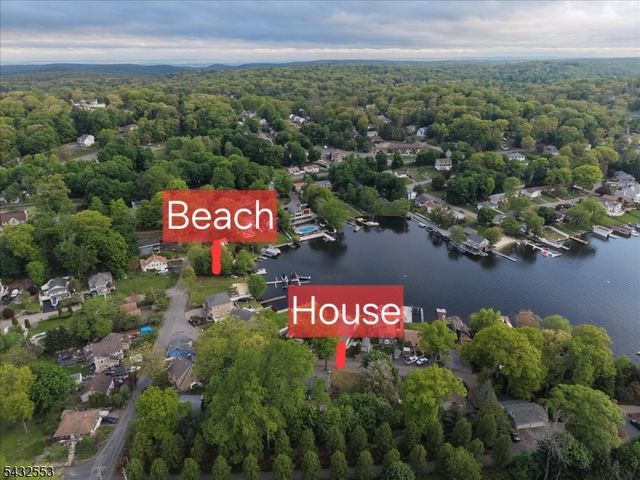 8 Cove Rd, Hopatcong Boro, NJ 07843