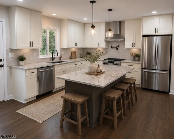 8 Cove Rd, Hopatcong Boro, NJ 07843