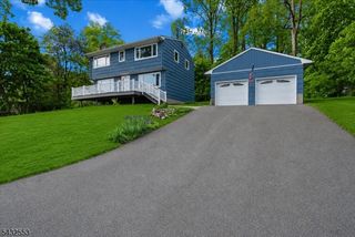 8 Cove Rd, Hopatcong Boro, NJ 07843