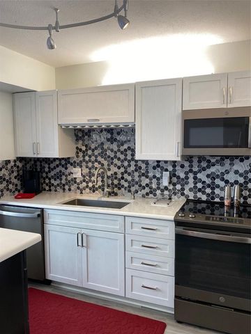 2209 BELLEAIR ROAD C21, Clearwater, FL 33764