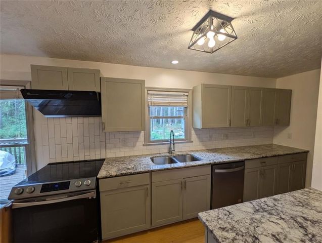 5712 Port Drive, Buford, GA 30518