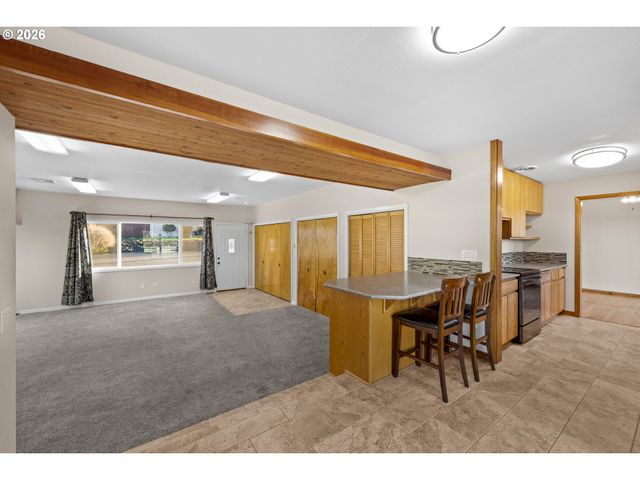 2488 W LORRAINE Ave, Roseburg, OR 97471